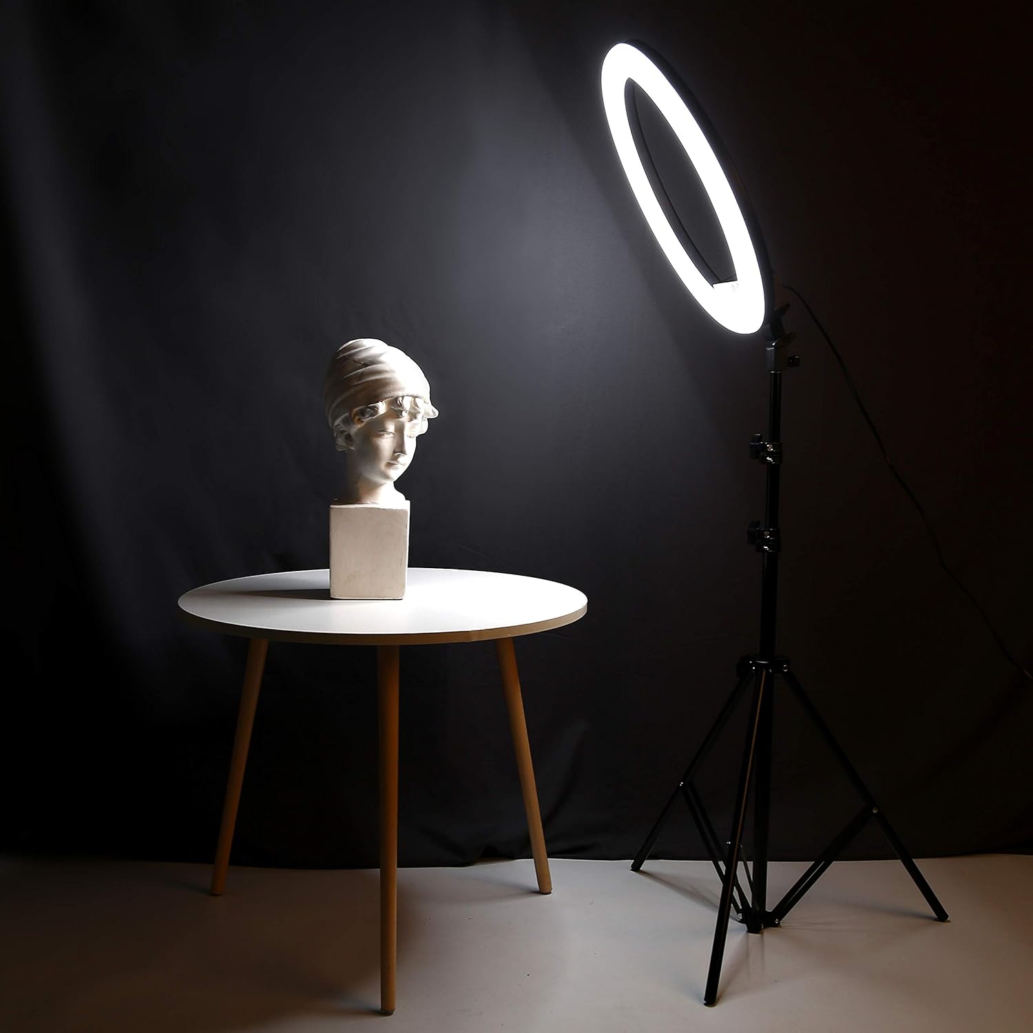 Cerc Luminos Ring Light LED 45cm/18inch, 3 moduri de lumina, 10 trepte reglaj, 3 suporti telefon, telecomanda selfie, trepied 210cm inclus